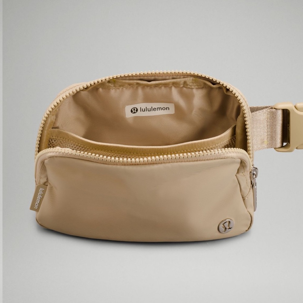 Lululemon Everywhere Belt Bag Extended Strap Trench RARE - Picture 5 of 6